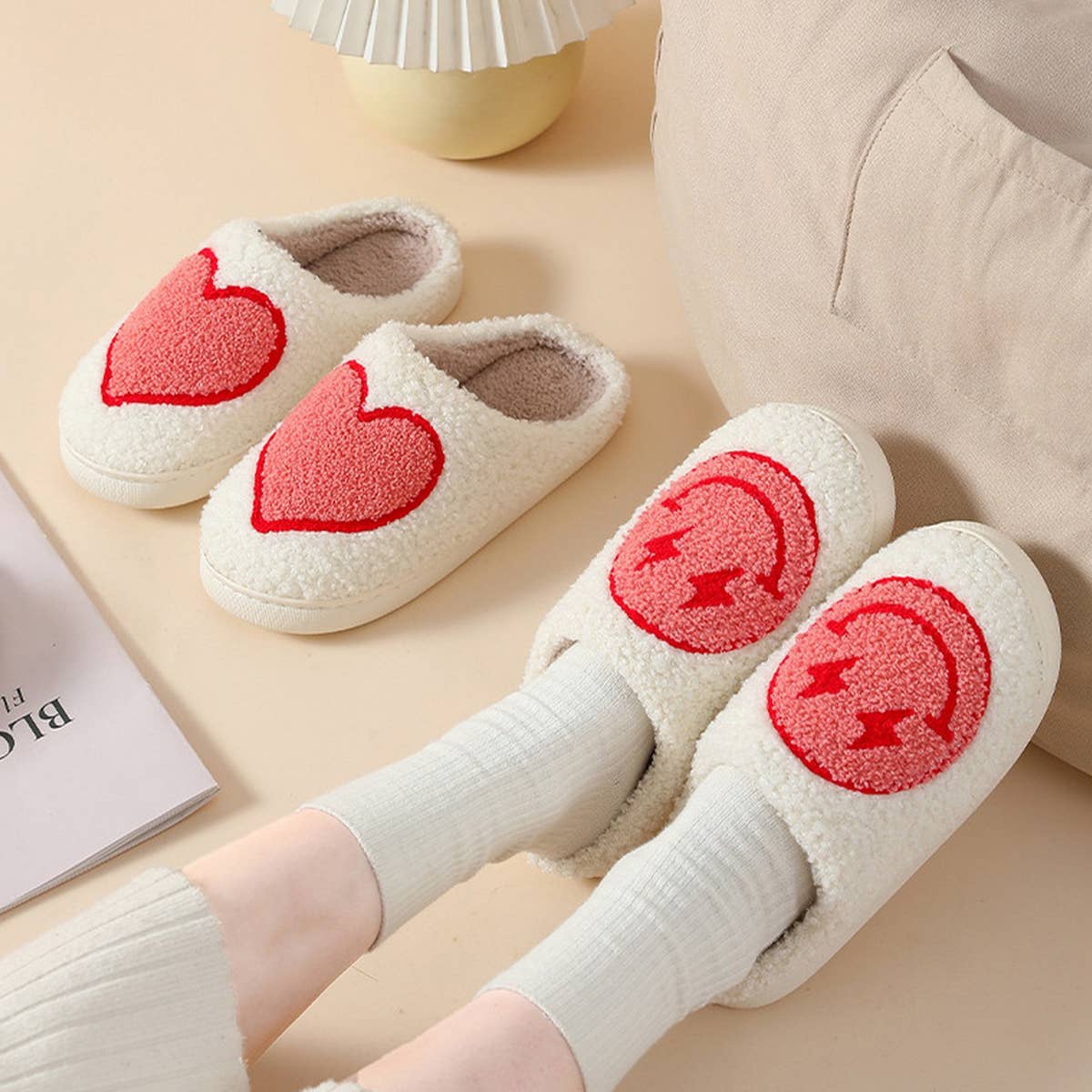 HAPPY BOLT MEMORY FOAM COWBOY SMILE FACE SLIPPERS_CWSHS0264