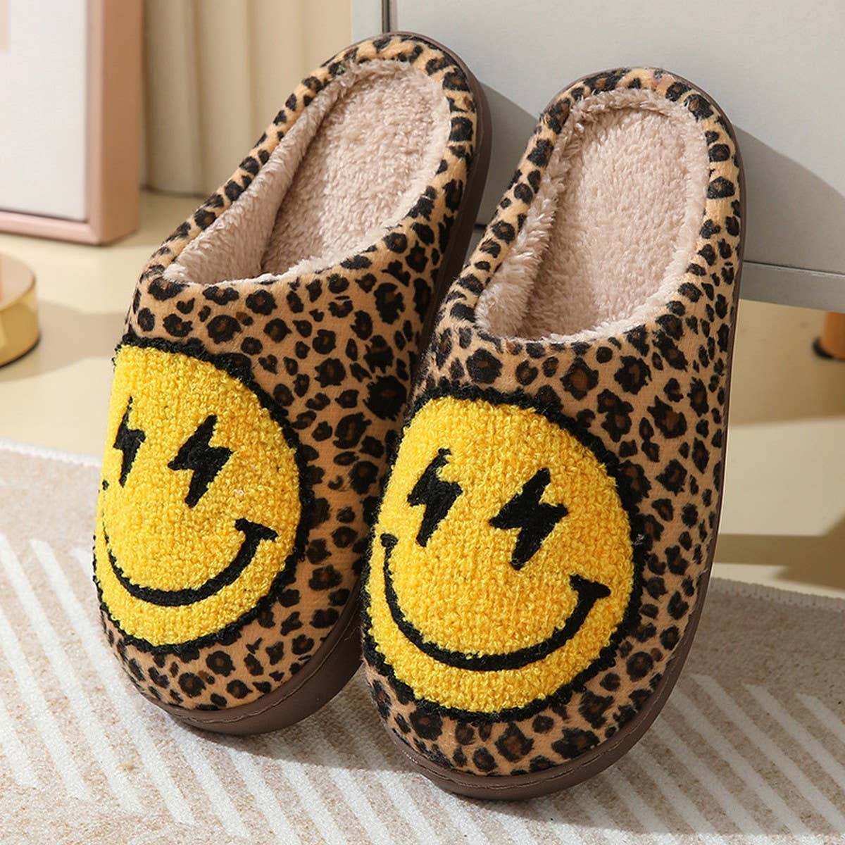 HAPPY BOLT MEMORY FOAM COWBOY SMILE FACE SLIPPERS_CWSHS0264